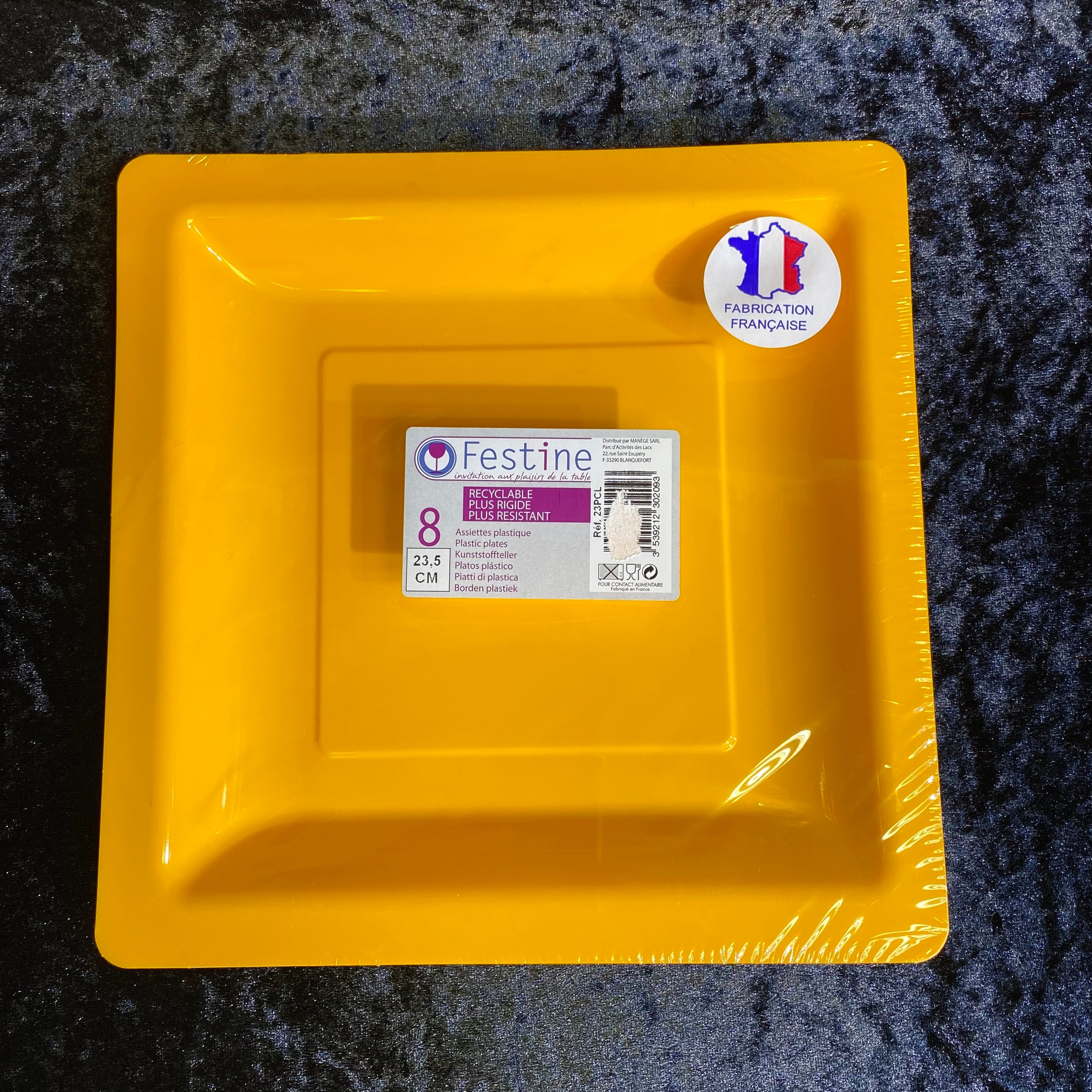 8 square plastic plates 23.5cm clementine