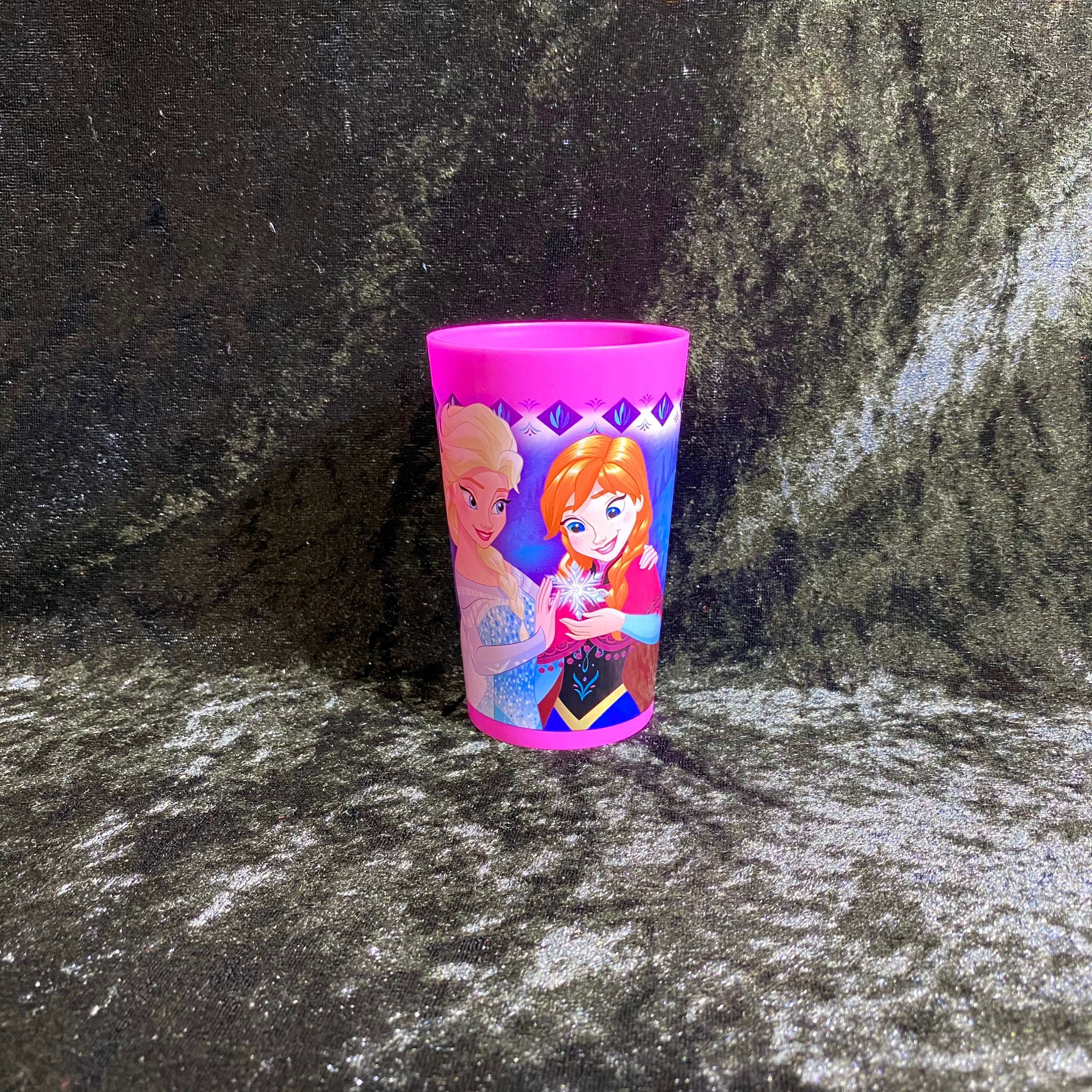 Vaisselle en plastique réutilisable Décor Disney/Marvel