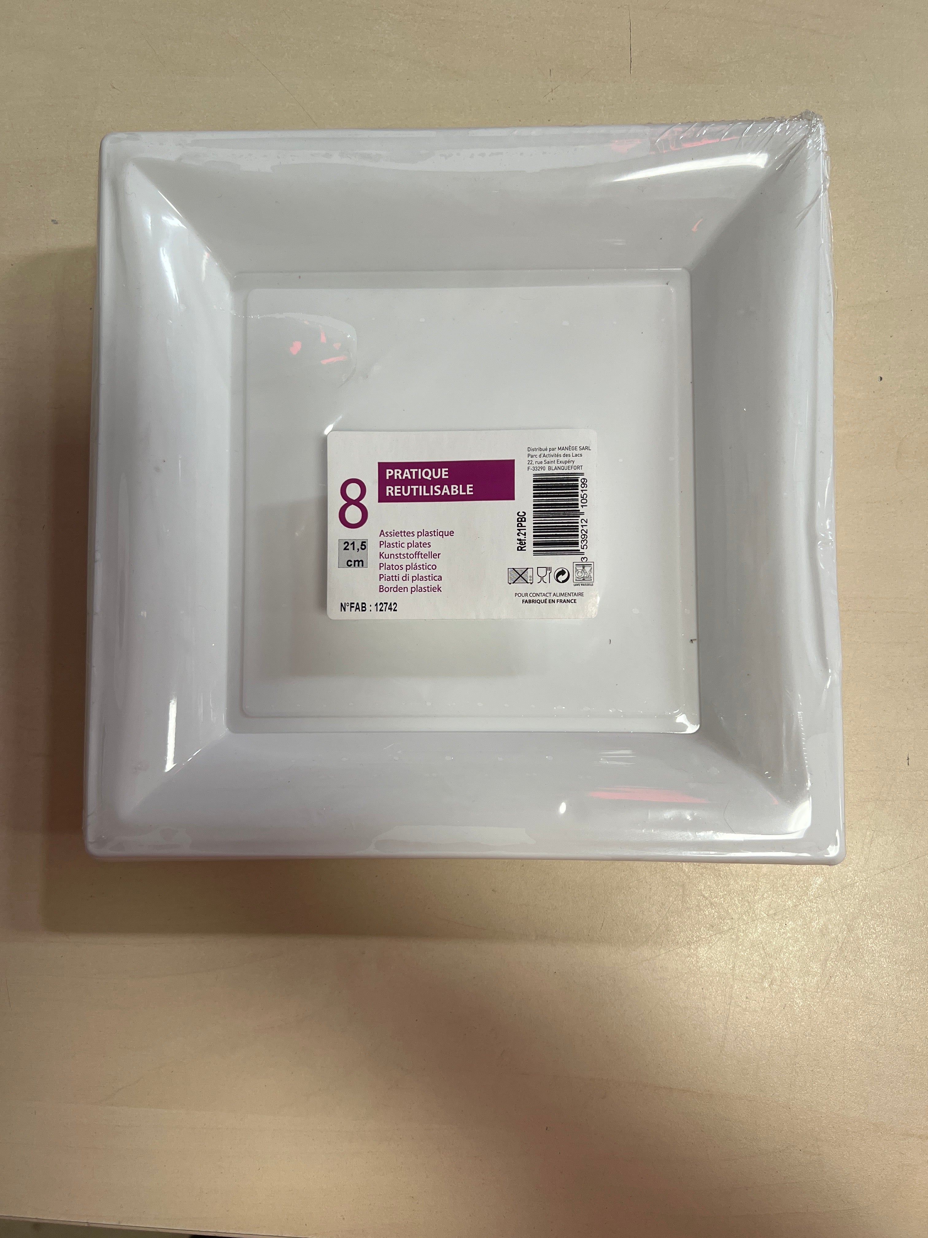 8 square 21.5cm white plastic plates