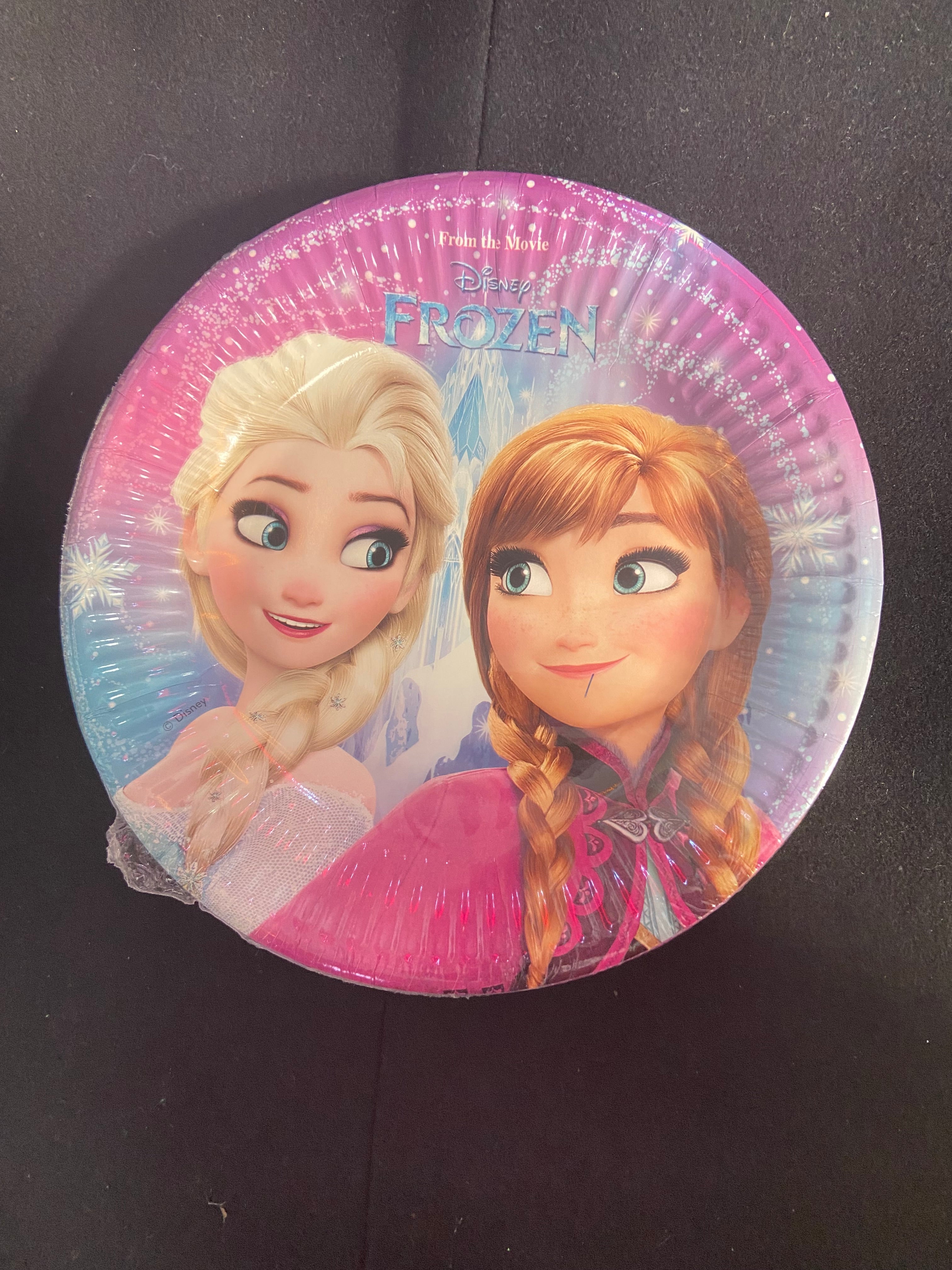 8 Frozen plates 19.5cm/23cm