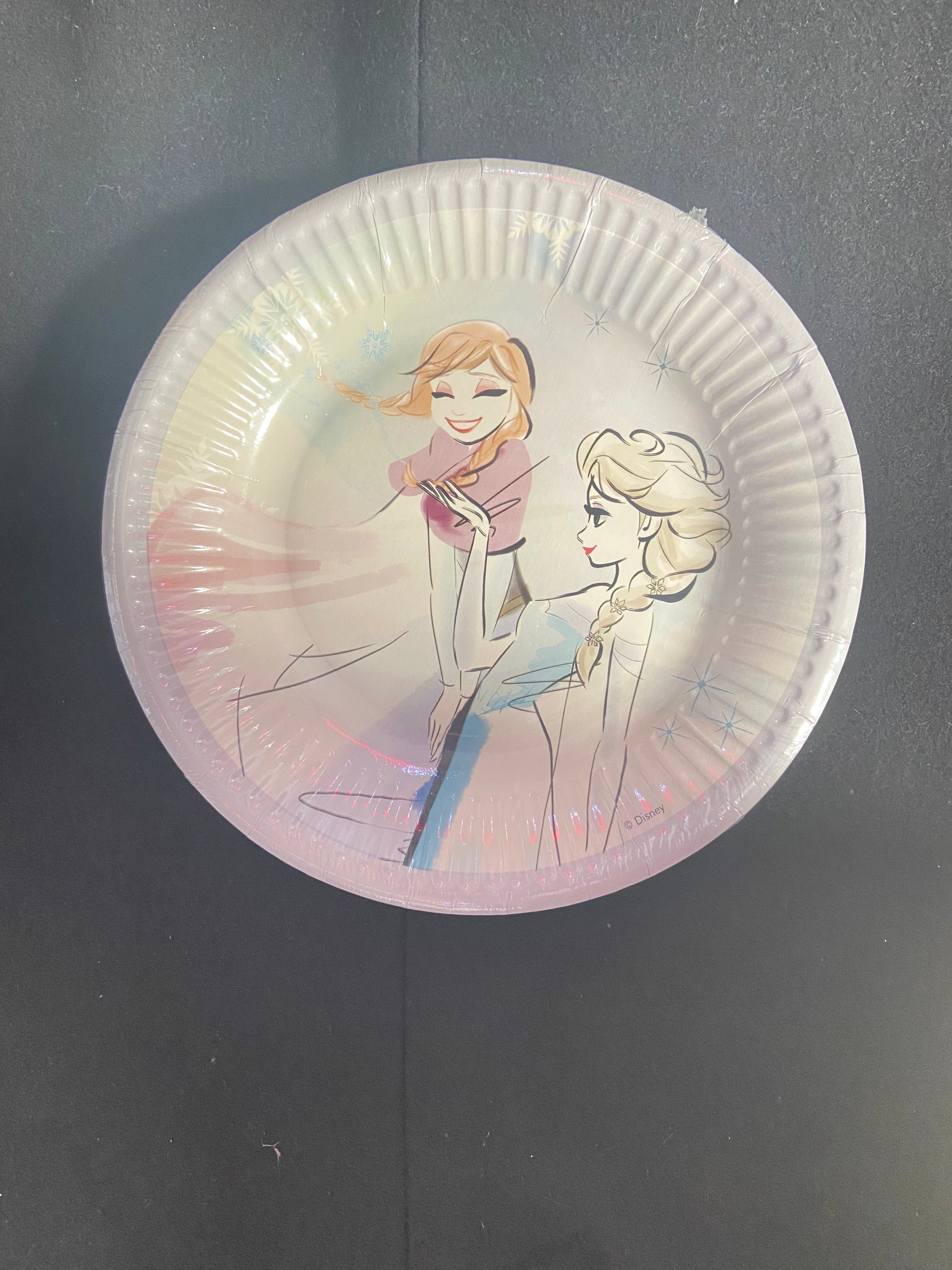 8 Frozen plates 19.5cm/23cm
