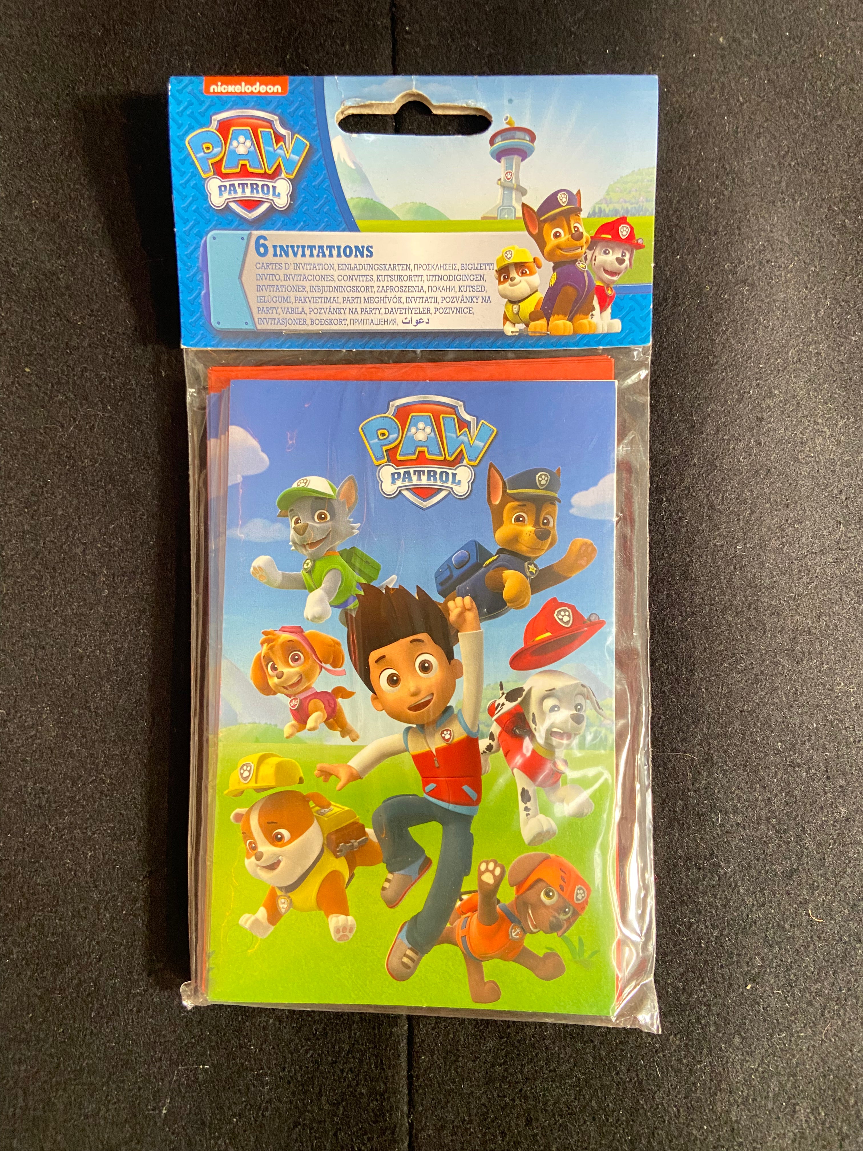 6 Paw Patrol invitation cards and envelopes